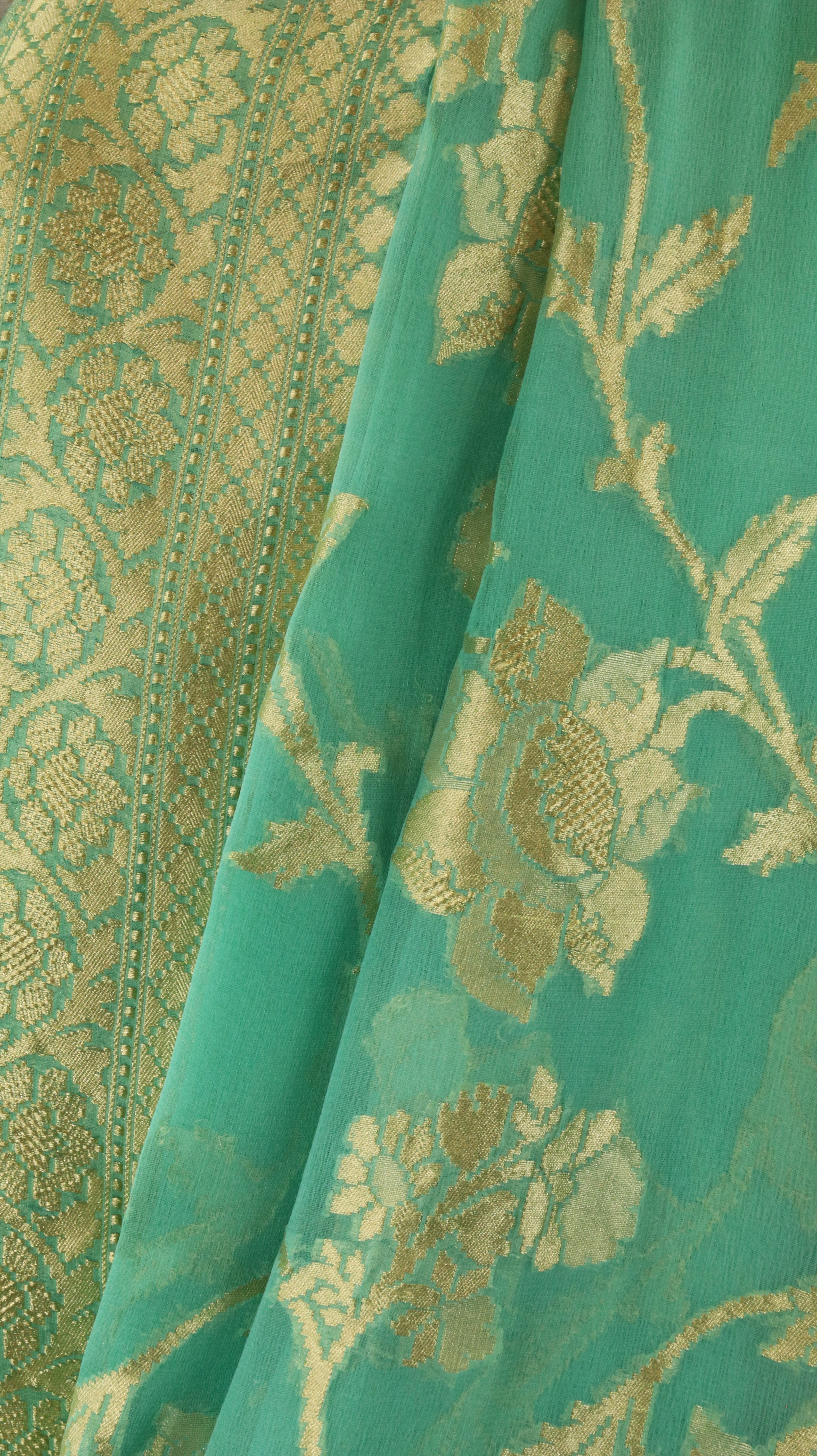 Mint Majesty | Banarasi