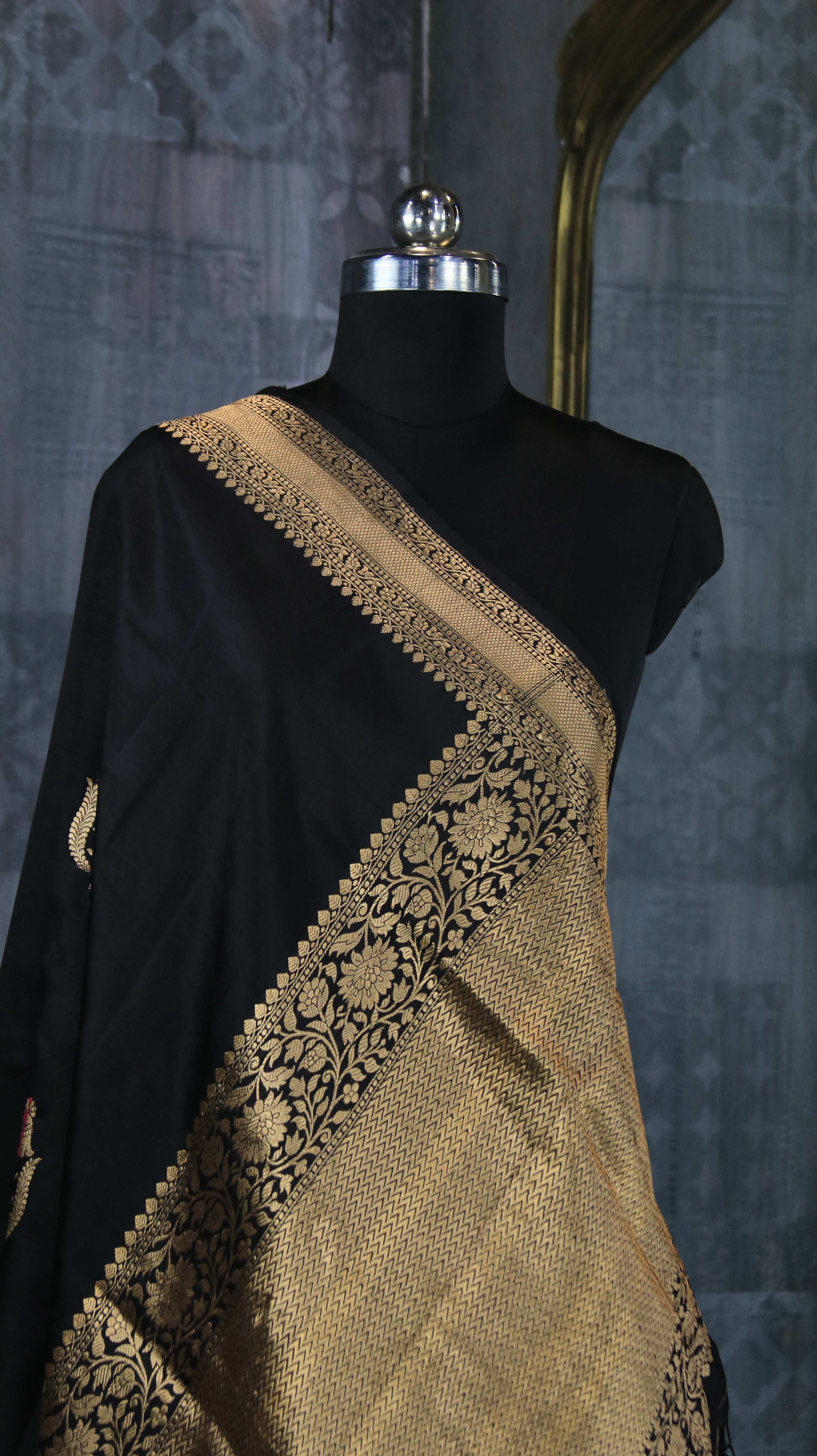 Noctra Regalis | Banarasi