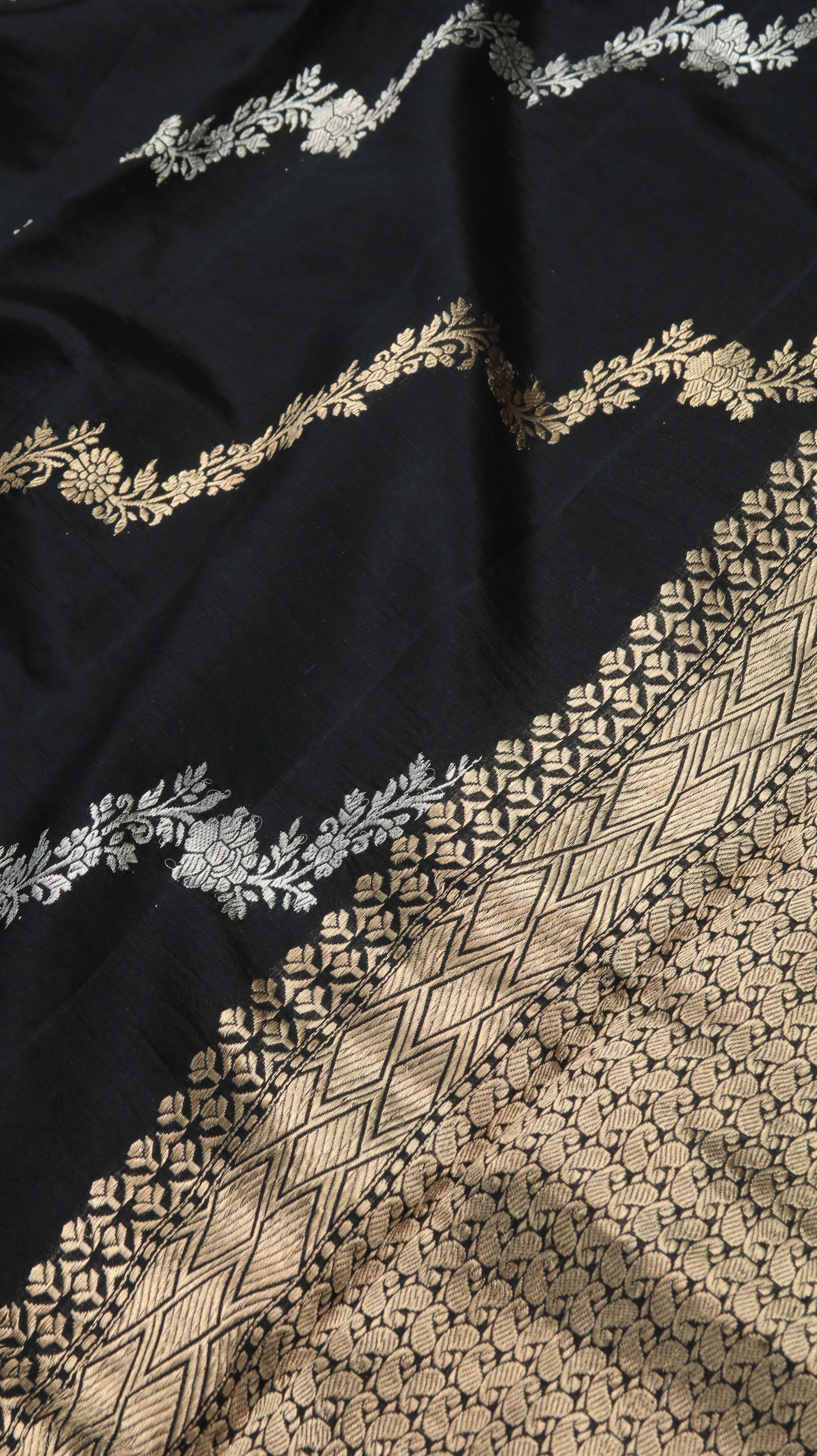 Midnight Aureum | Banarasi