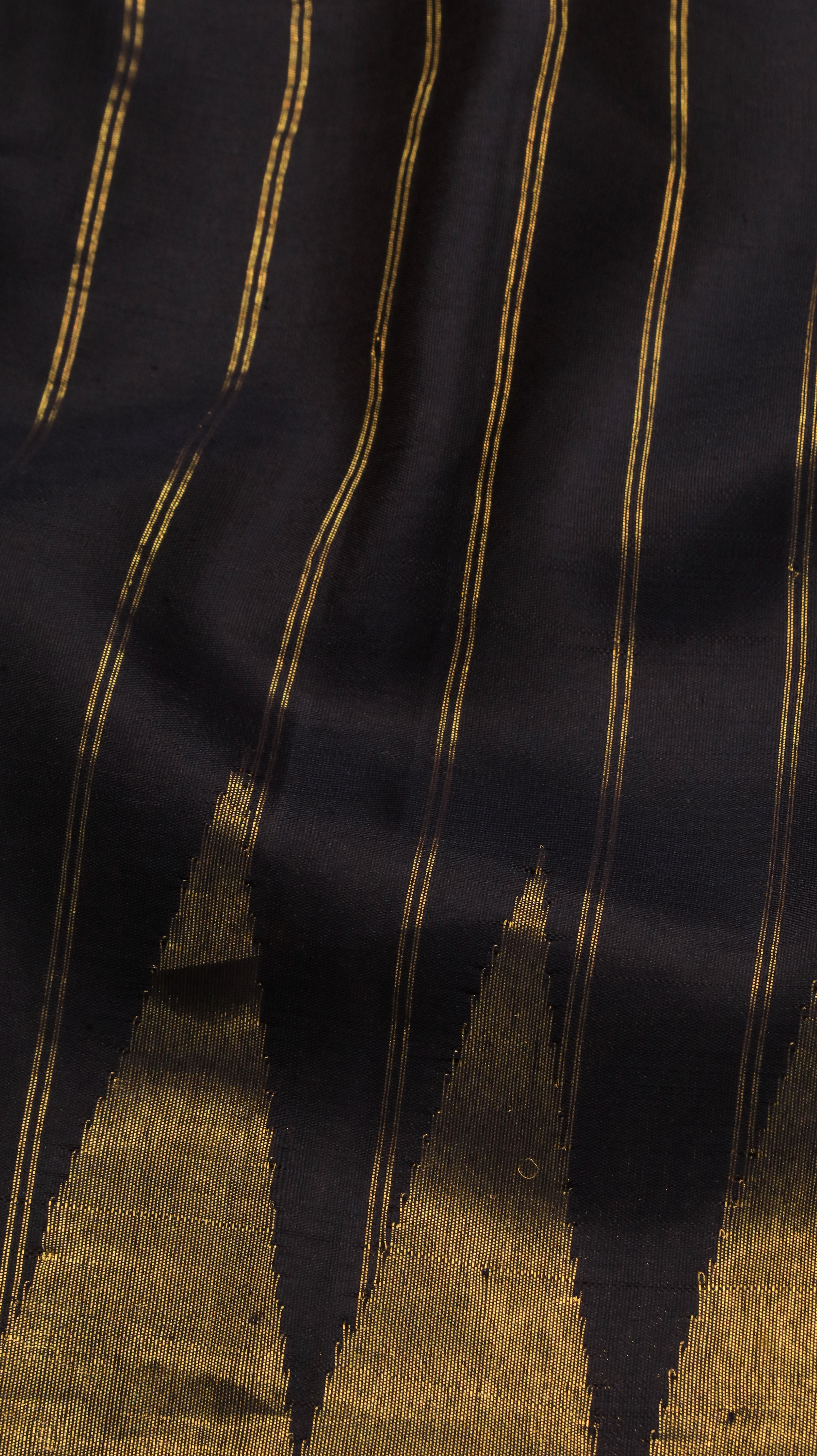 Noir Regalia | Gadwal