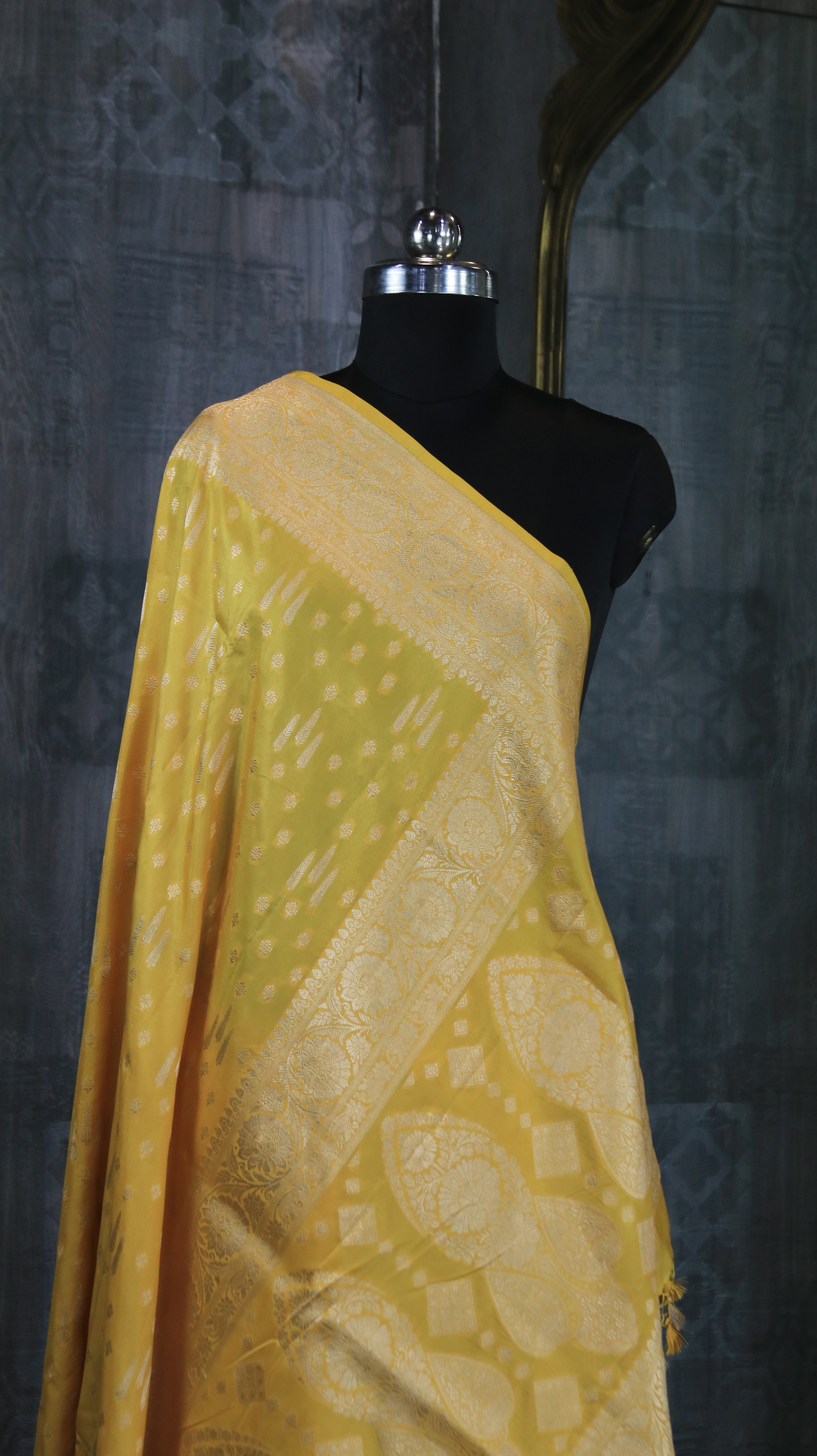 Sunlit Regalia | Banarasi