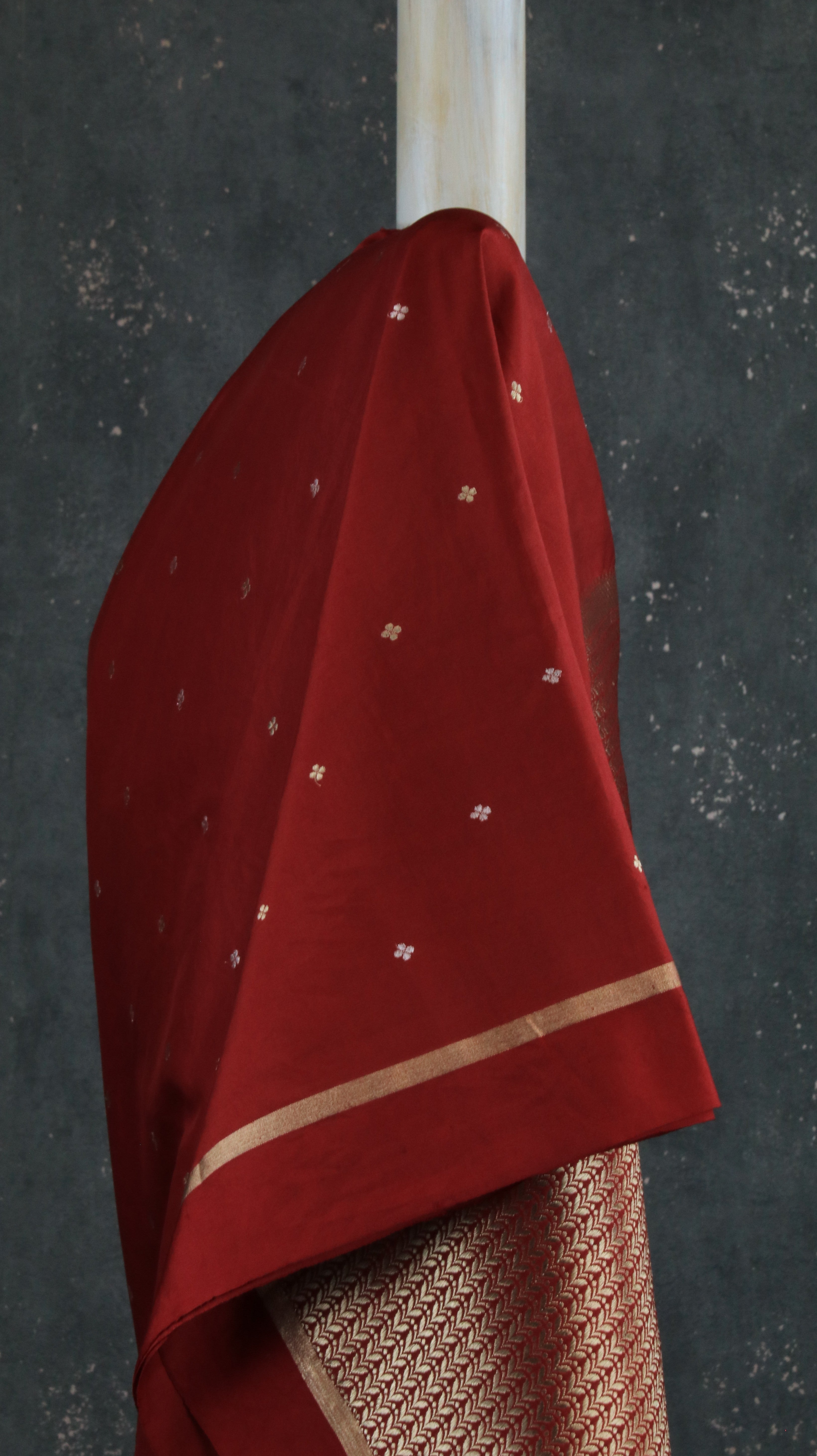 Crimson Eleganza | Banarasi