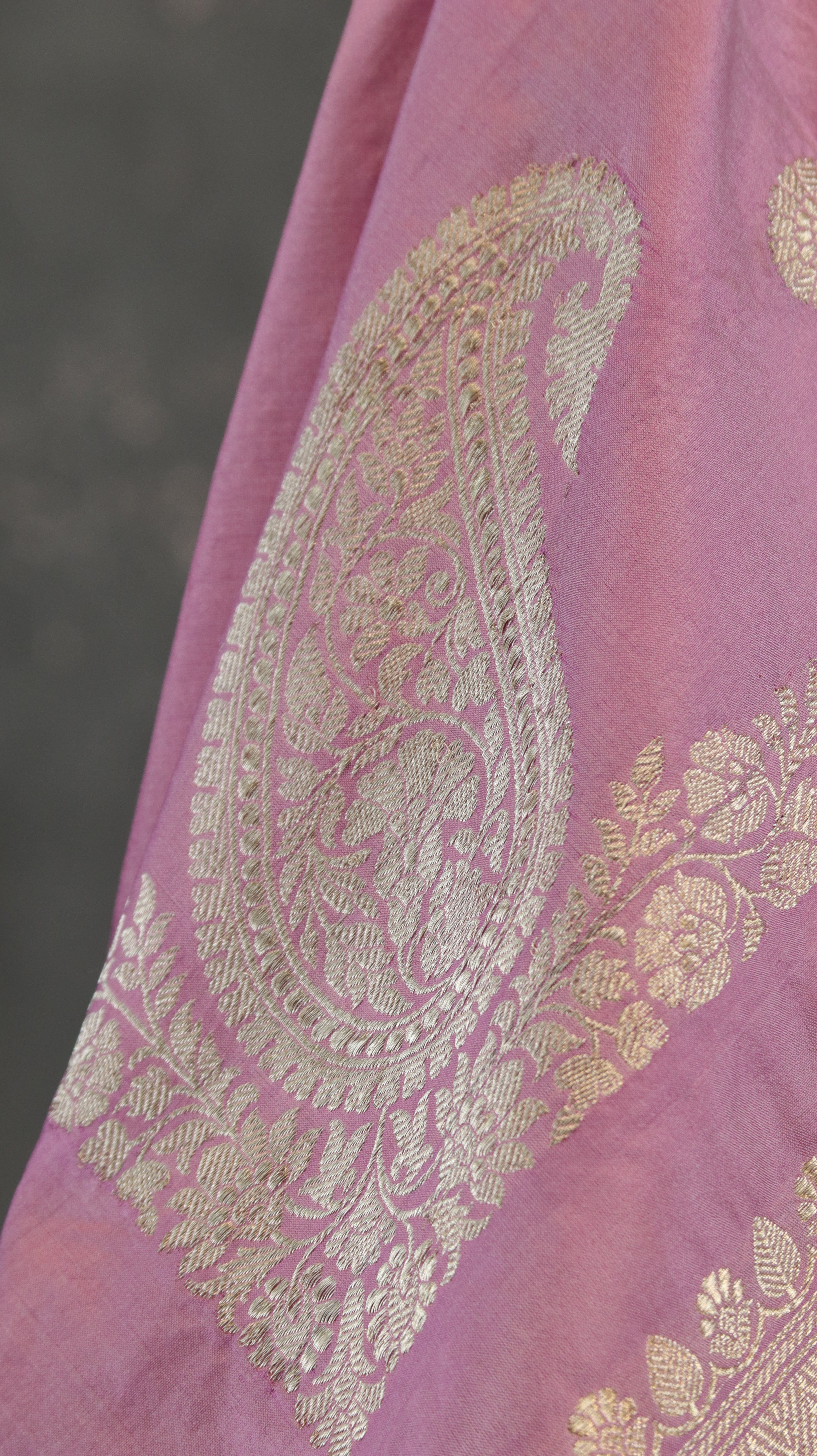 Gulabi Noor | Banarasi