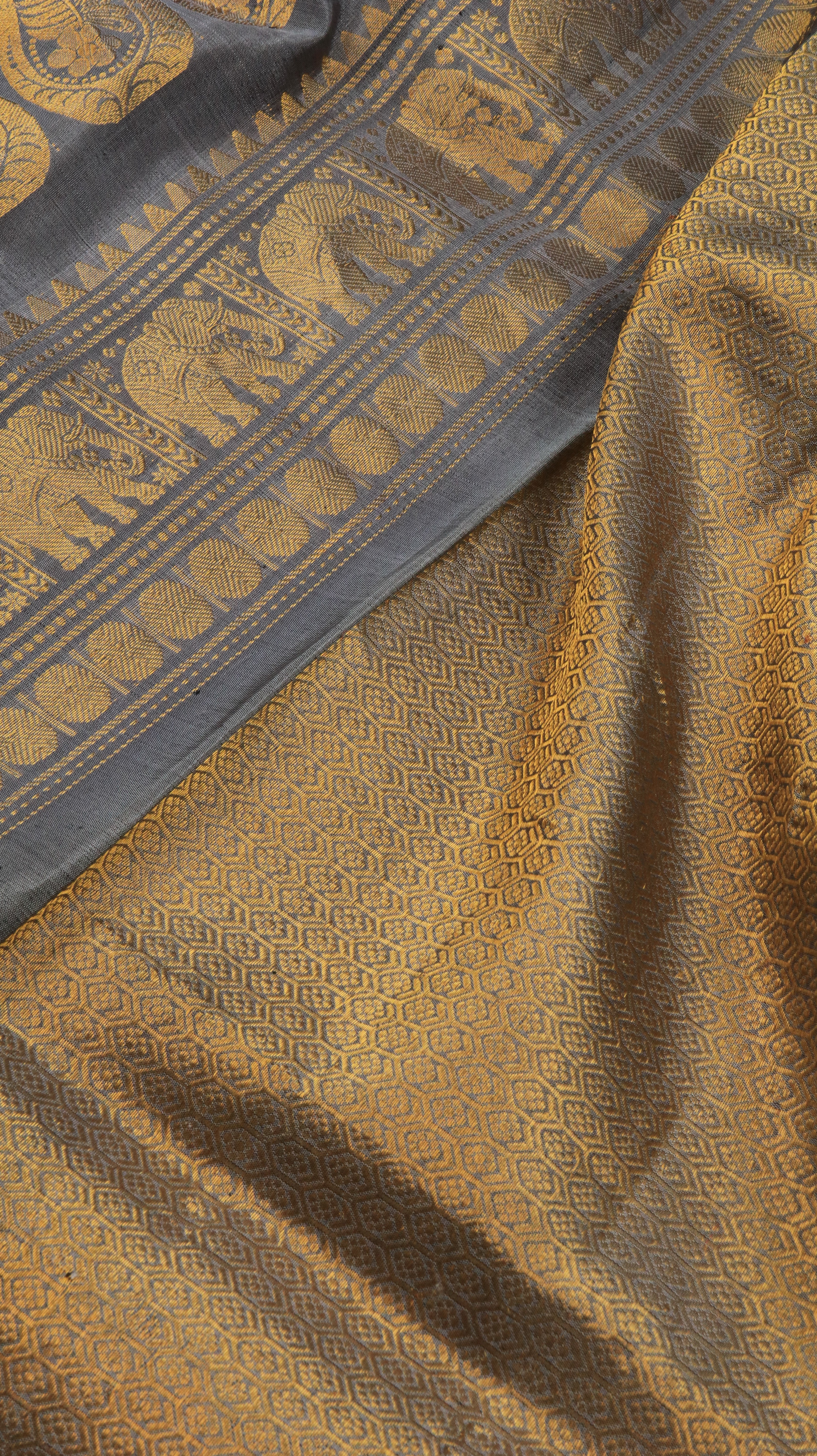 Grey Gleam | Gadwal
