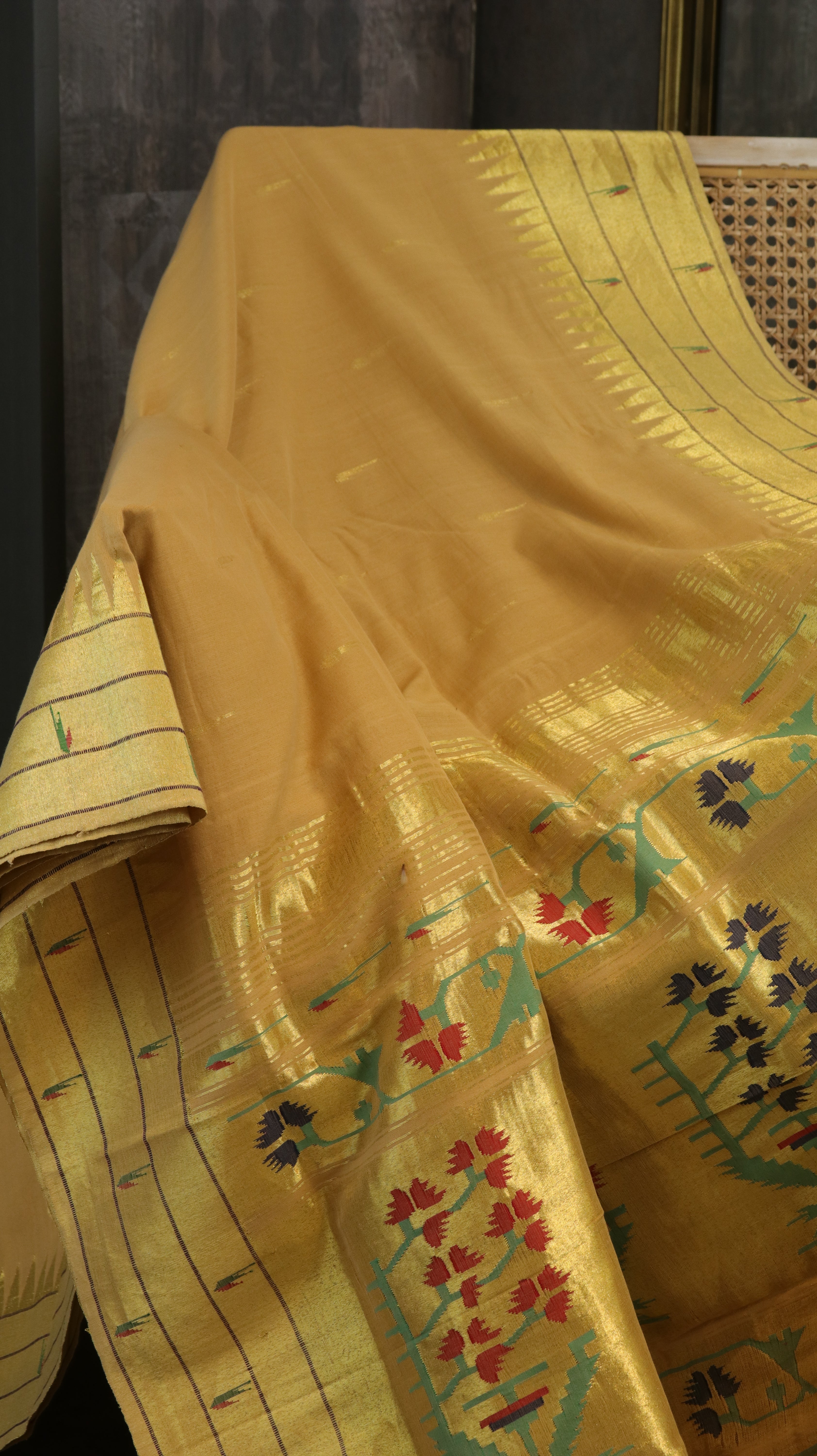 Swarna lekha | Paithani
