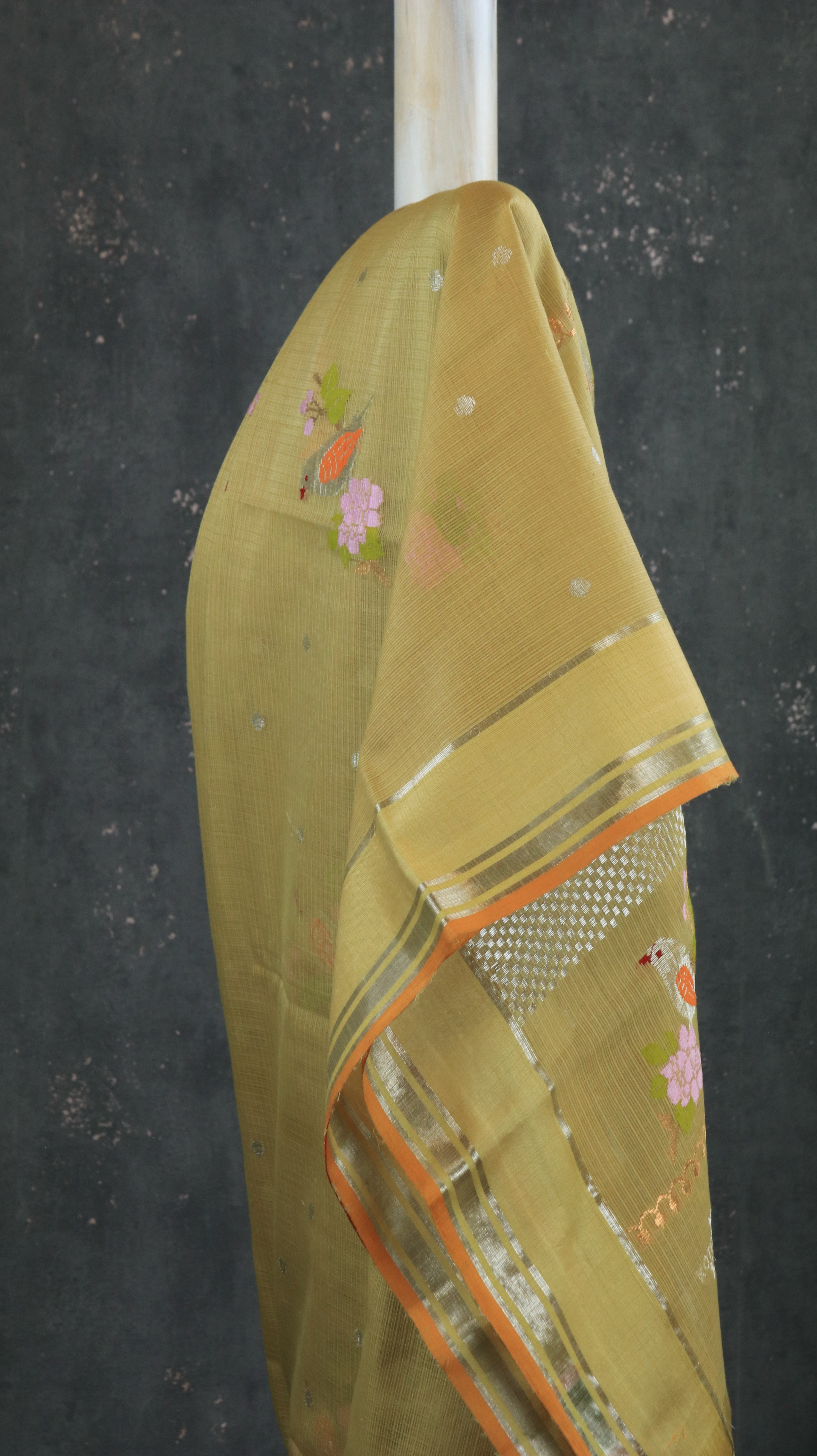 Taruni Harita | Zari Kota
