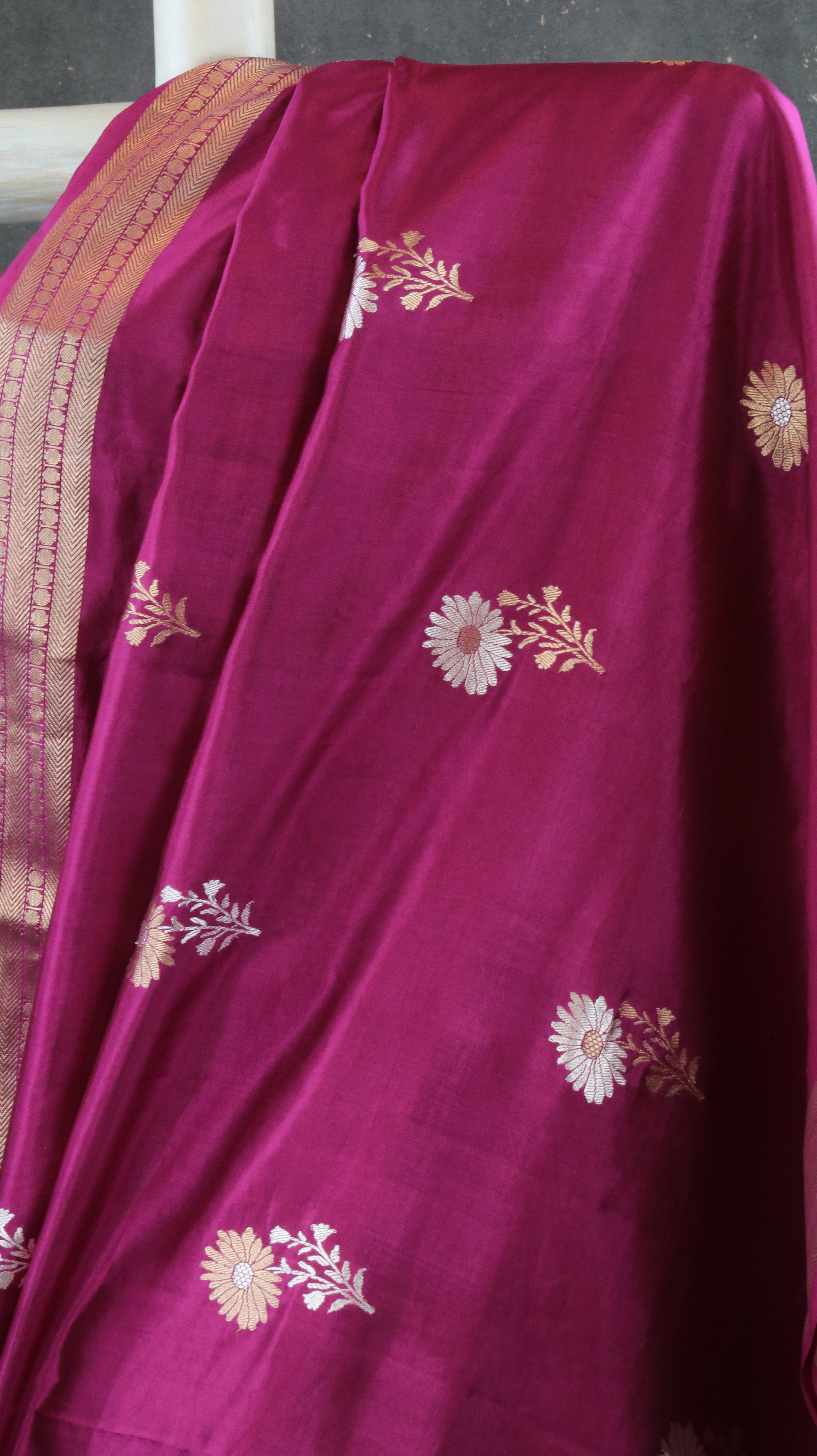 Rani Gulaabi | Banarasi