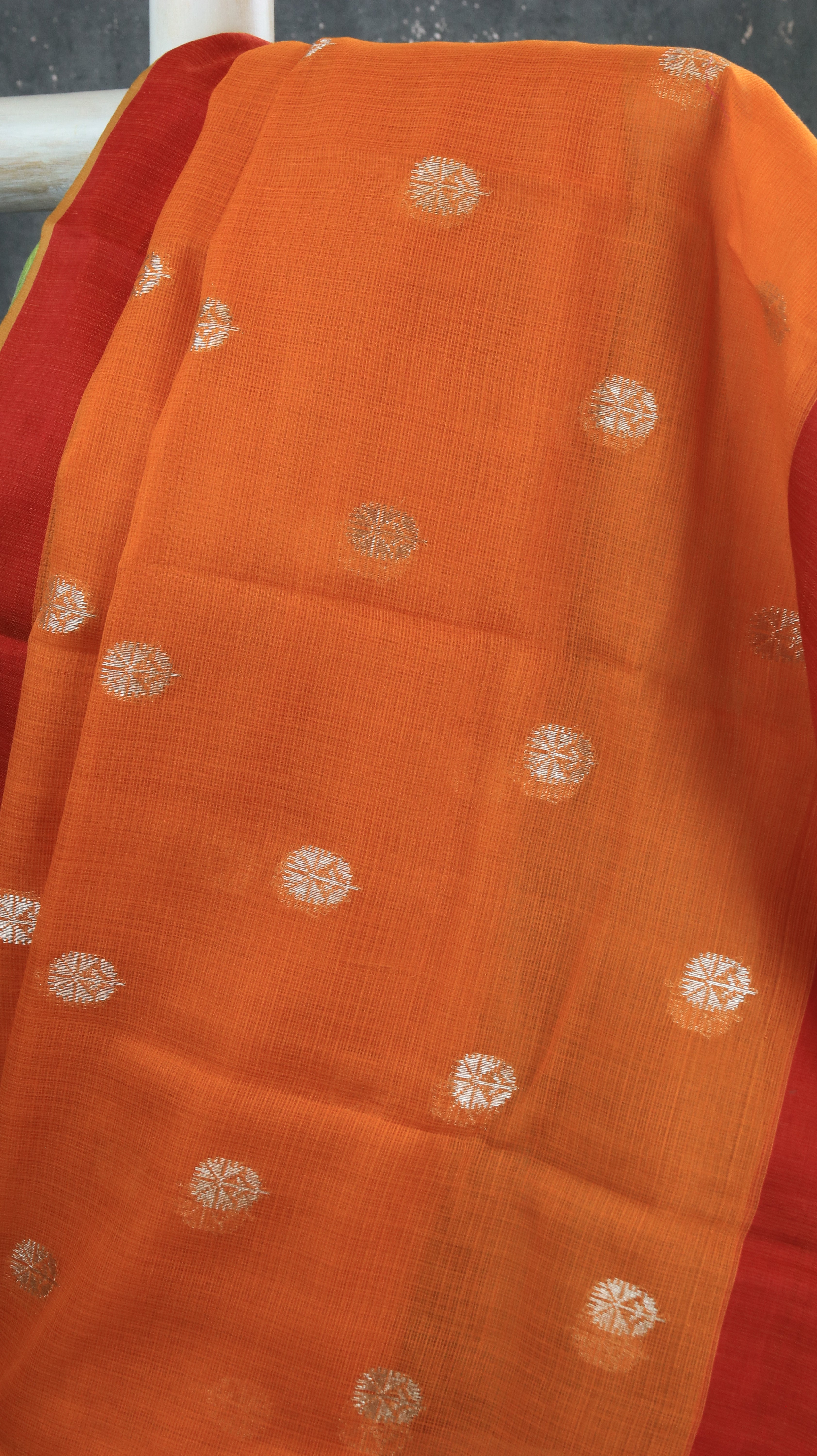 Mallikā Dīpti | Zari Kota
