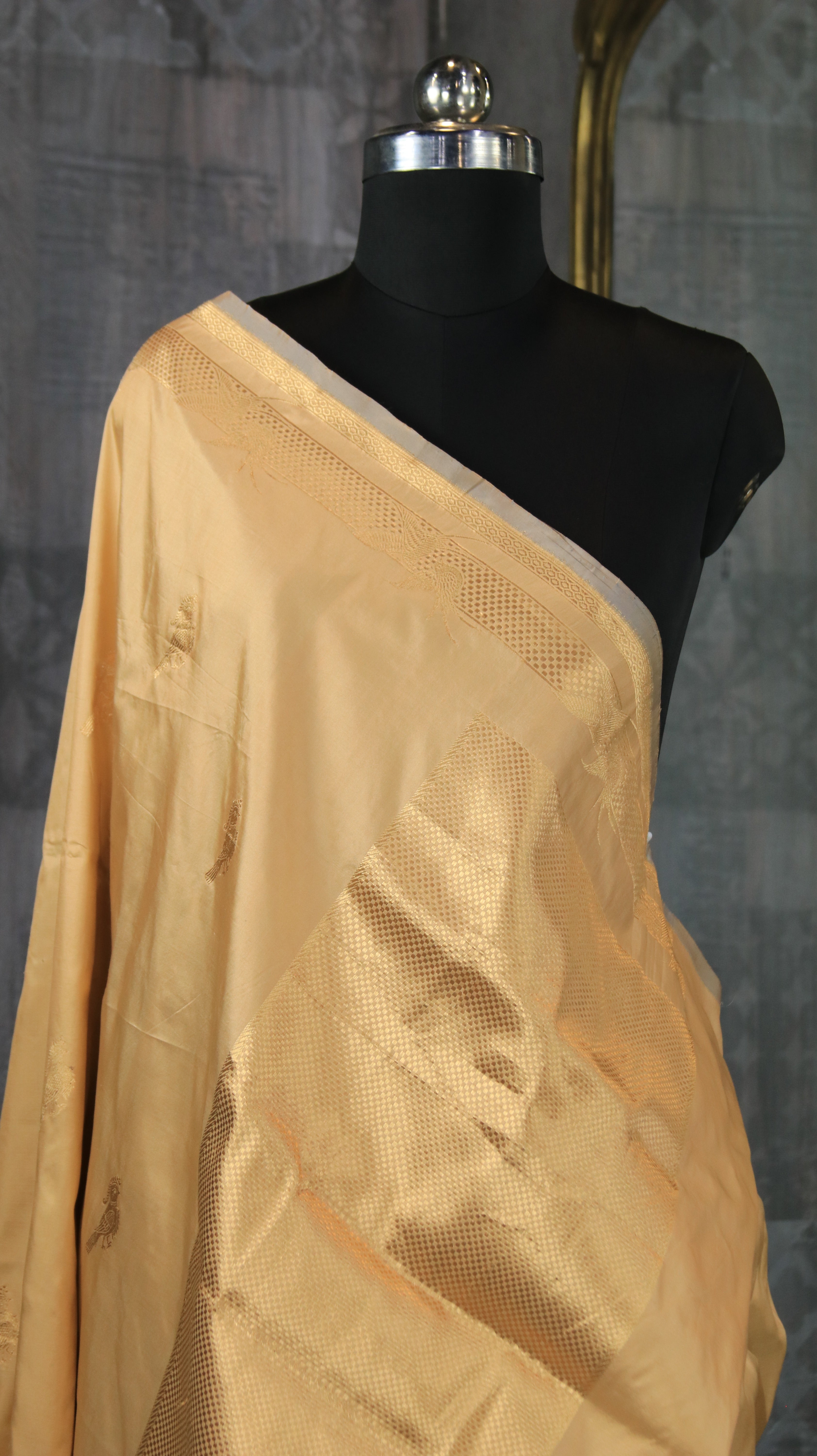 Champagne Heirloom | Banarasi