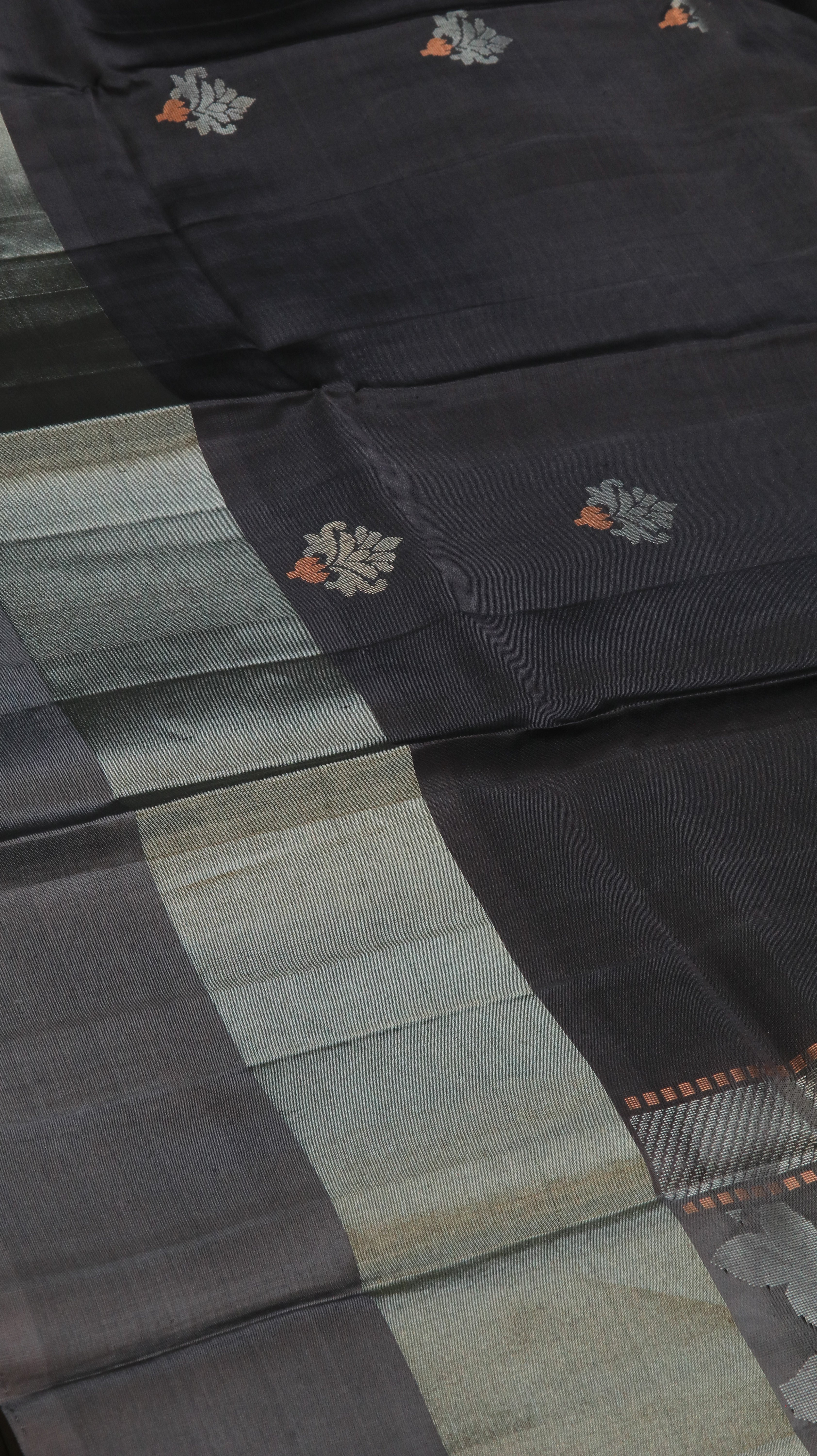 Charcoal Bloom | Kanjivaram