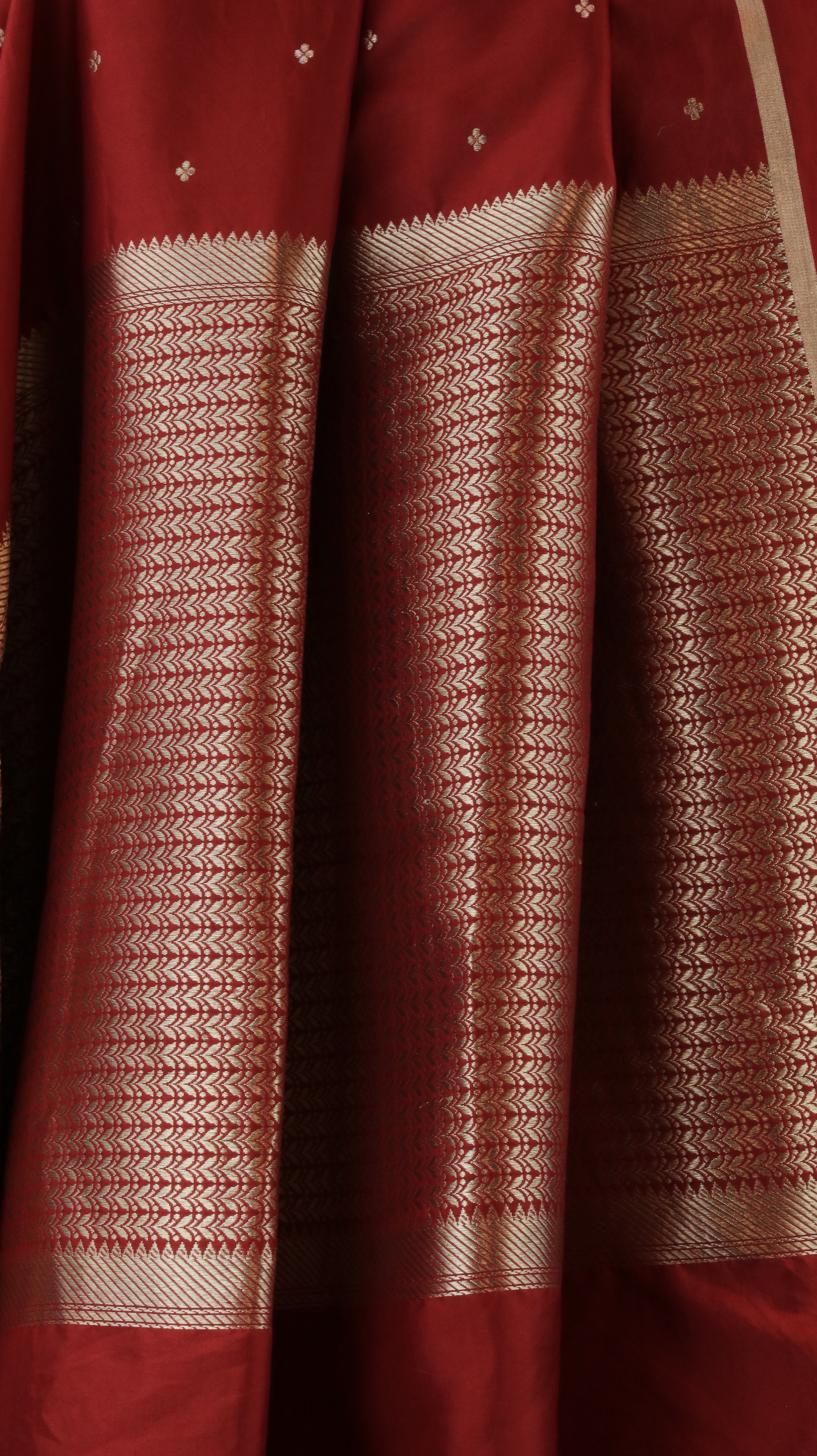 Crimson Eleganza | Banarasi