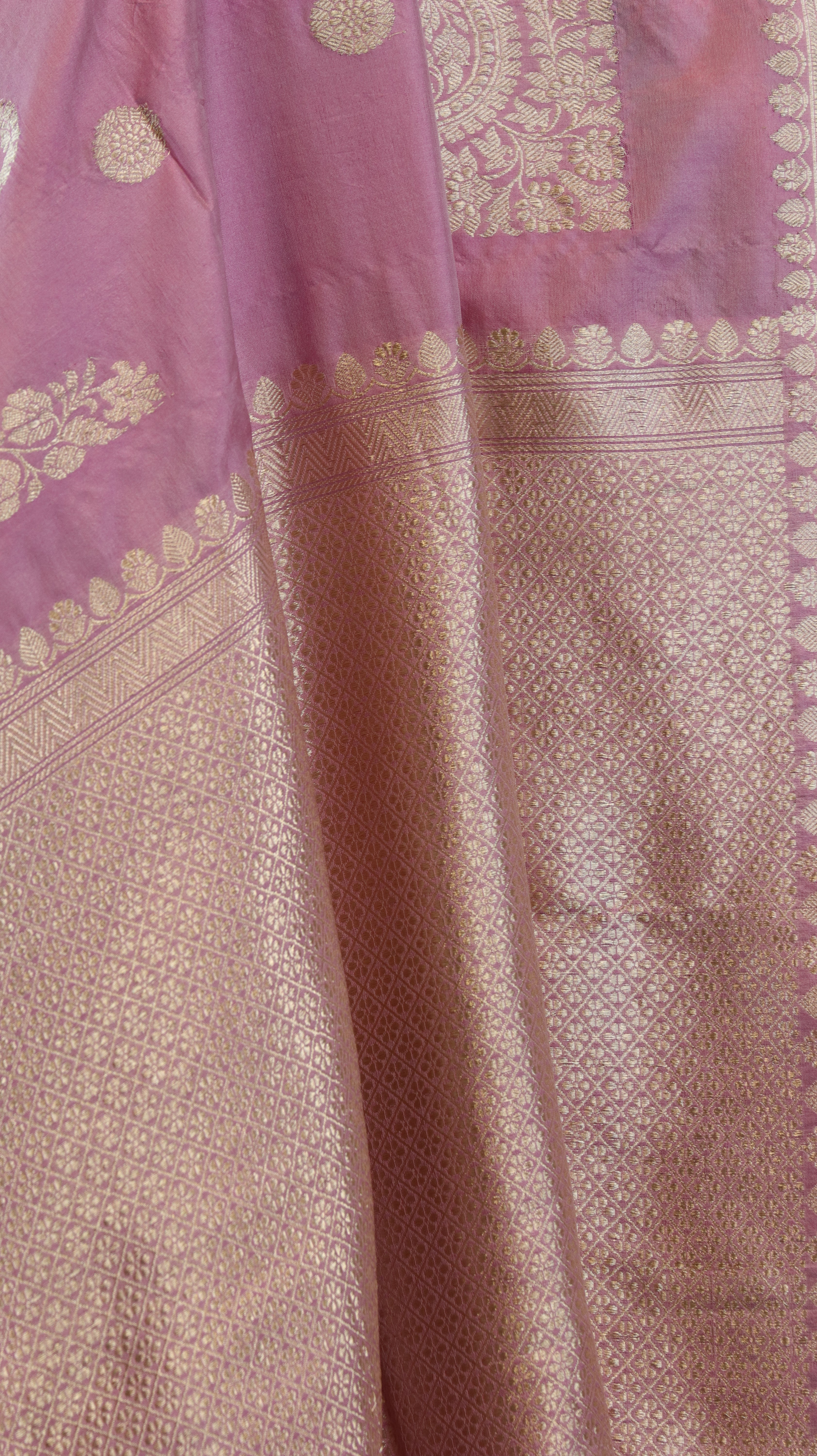 Gulabi Noor |  Banarasi