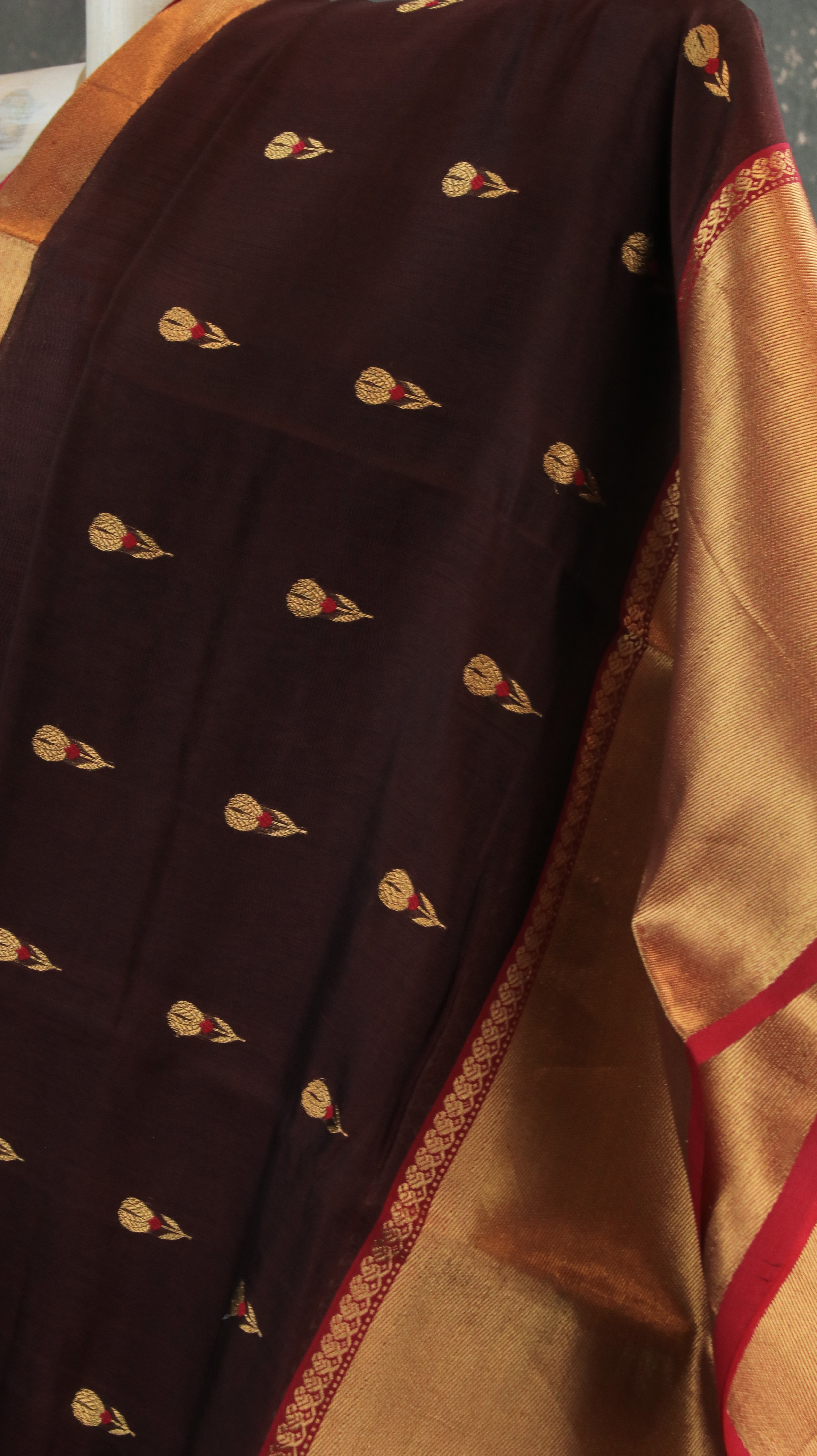 Mahogany Muse | Chanderi