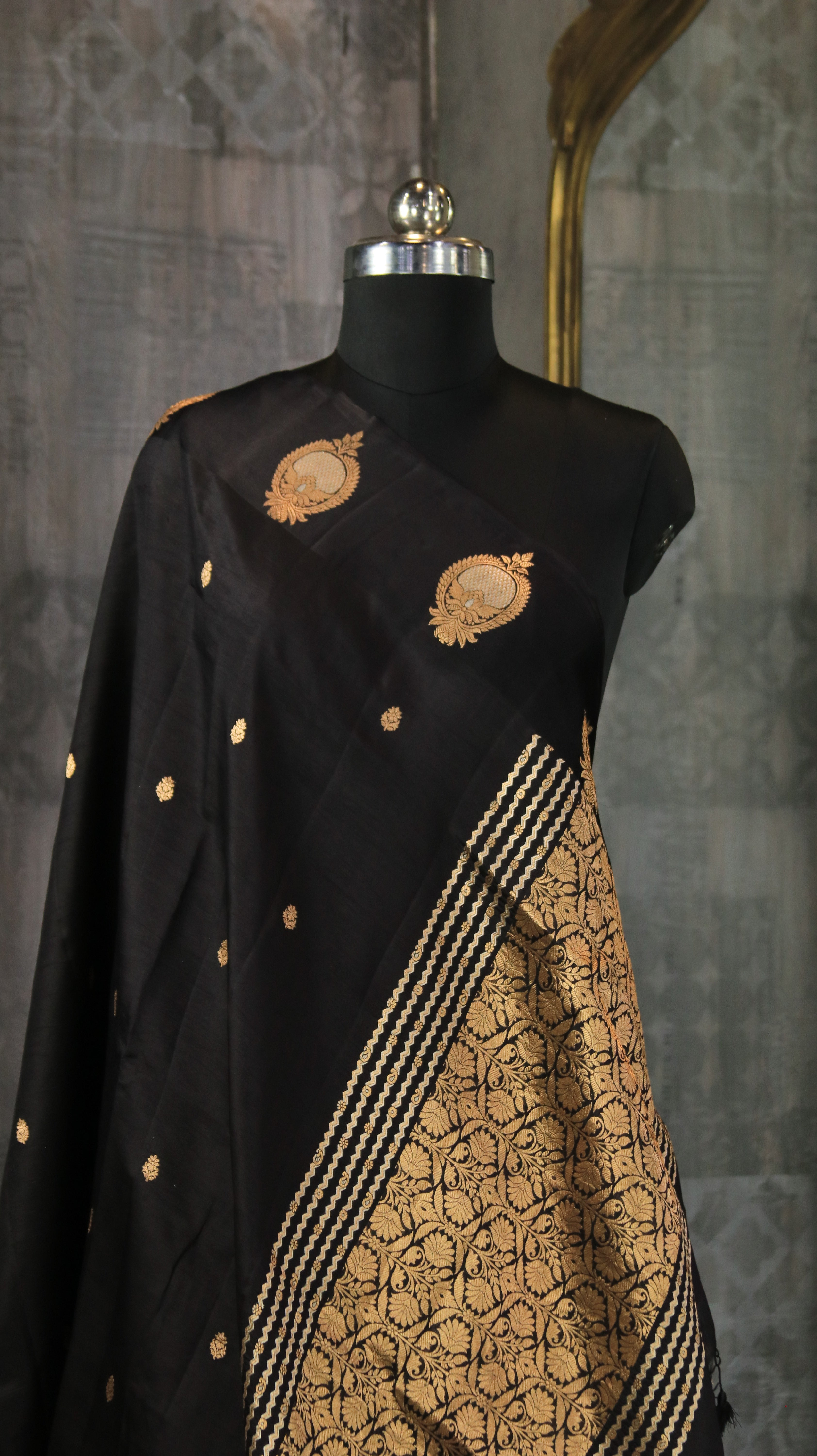 Obsidian Grace | Banarasi