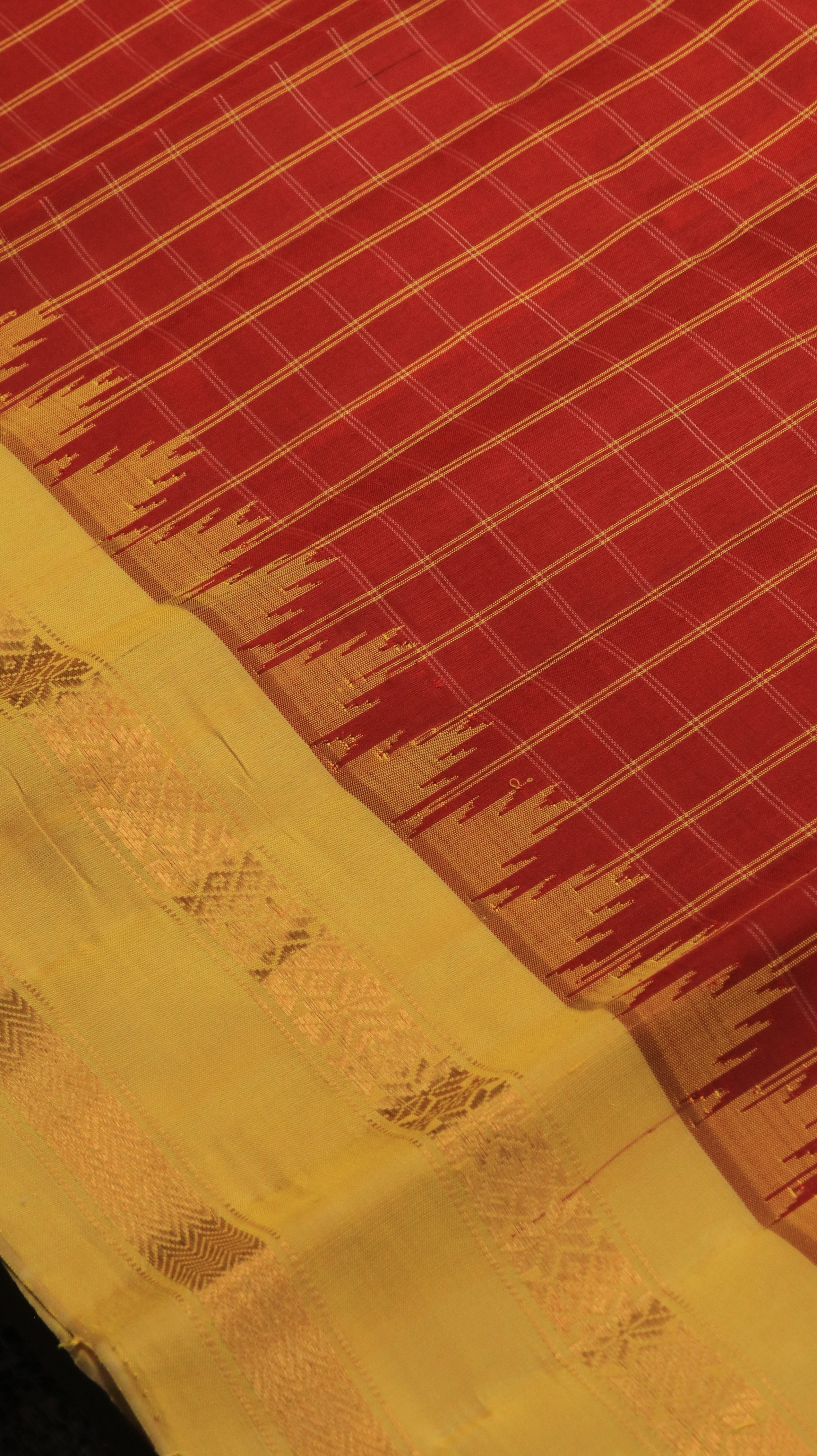 Vermilion Grace | Gadwal